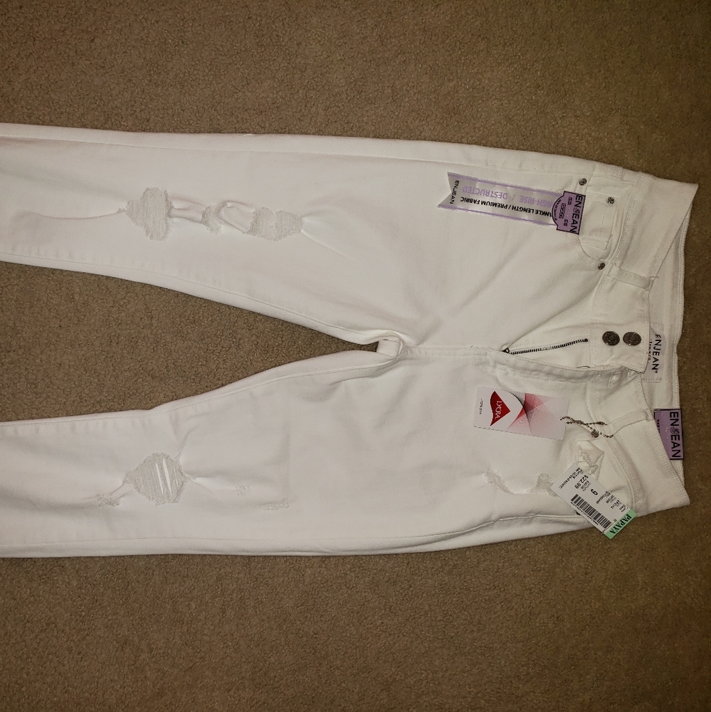 NEW SIZE 9 WHITE JEANS FROM PAPAYA HIGH RISE ankle/distorted